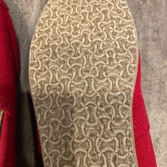 NWOT- TOMS red slip-on flats- Size 6 - Picture 2 of 5